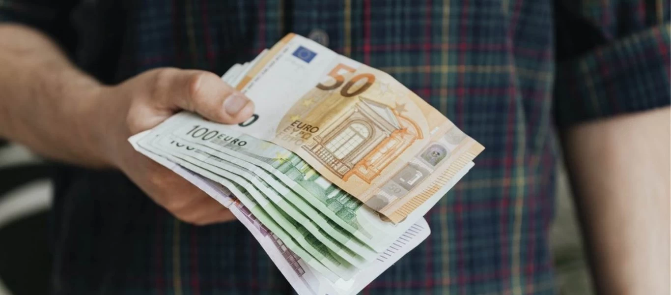 Έκτακτη ενίσχυση έως 4.000 ευρώ: Ποιοι είναι οι δικαιούχοι & μέχρι πότε μπορείτε να κάνετε αίτηση